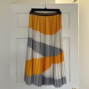 Eva Franco Pleated Geo A-Line Skirt, Yellow Motif.  Size small.
